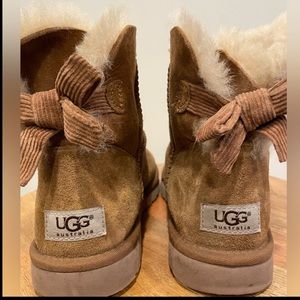 UGG| Mini Bailey Bow II- Chestnut Size US 8 Women’s